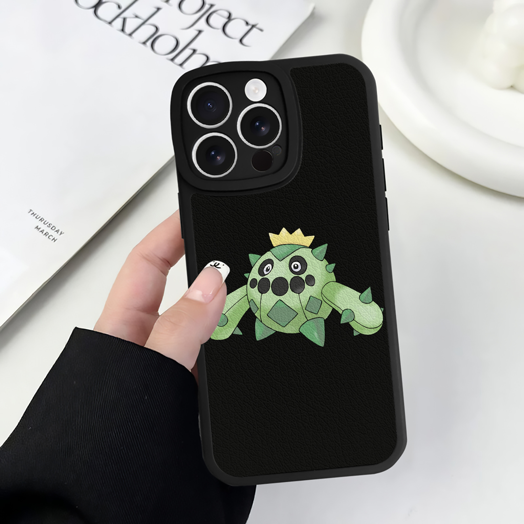 （画像用） ポケットモンスター Pokémon 【iPhone 16シリーズ対応】シリコンスマホケース（レザー調） 材質：シリコン